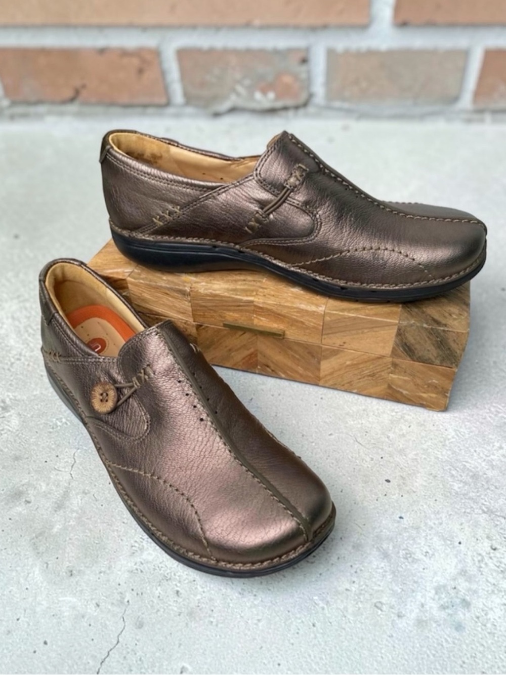 Clarks Unstructured Un.Loop Slip-on Leather Loafer in Bronze Metallic Sz 10